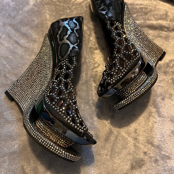 Gorgeous shoes !!! Bought a 7 😑too big for me... - Picture 6 of 10